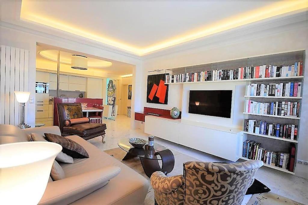 Palais Miramar: Modern Art Suite with Sea View Cannes Exterior photo